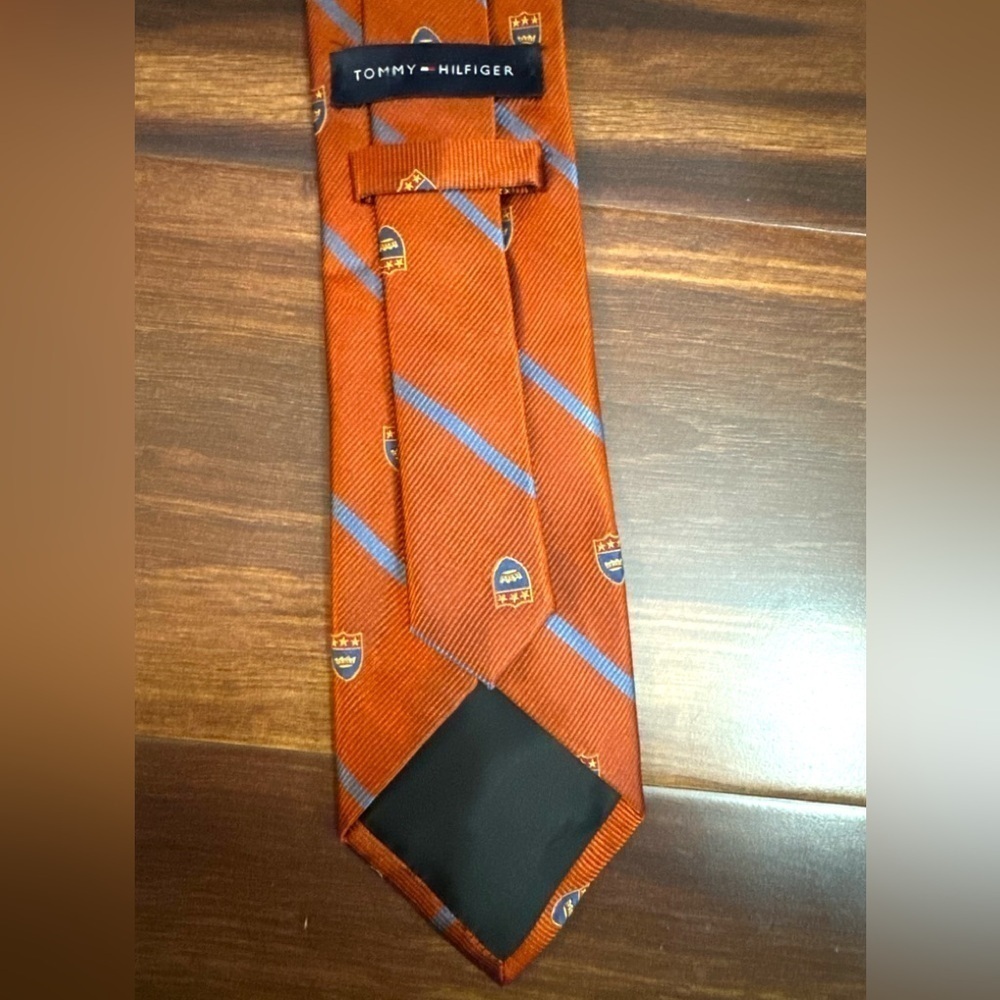 TOMMY HILFIGER 100% Silk Copper University Style Necktie - Picture 4 of 10